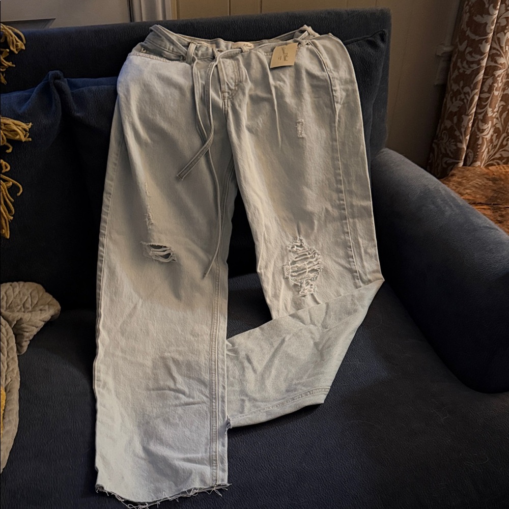 Universal Thread Light Wash Mid Rise Baggy Jeans - Picture 3 of 5